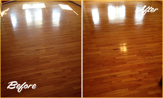 Before and After Picture of a Knob Hill Wood Sand Free Refinishing Service on a Room Floor to Remove Scratches